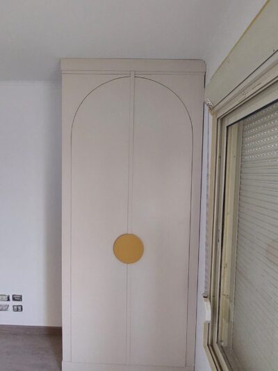 curved wardrobe
