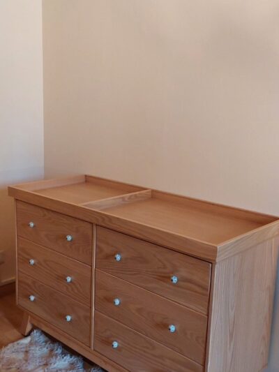 oak changing tabel & storage